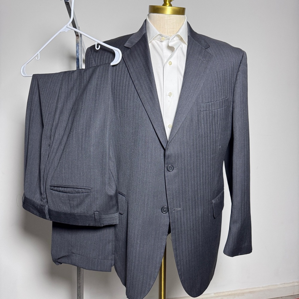JOS A BANK Signature Collection Mens 43R 36W Gray Charcoal Herringbone Wool Suit